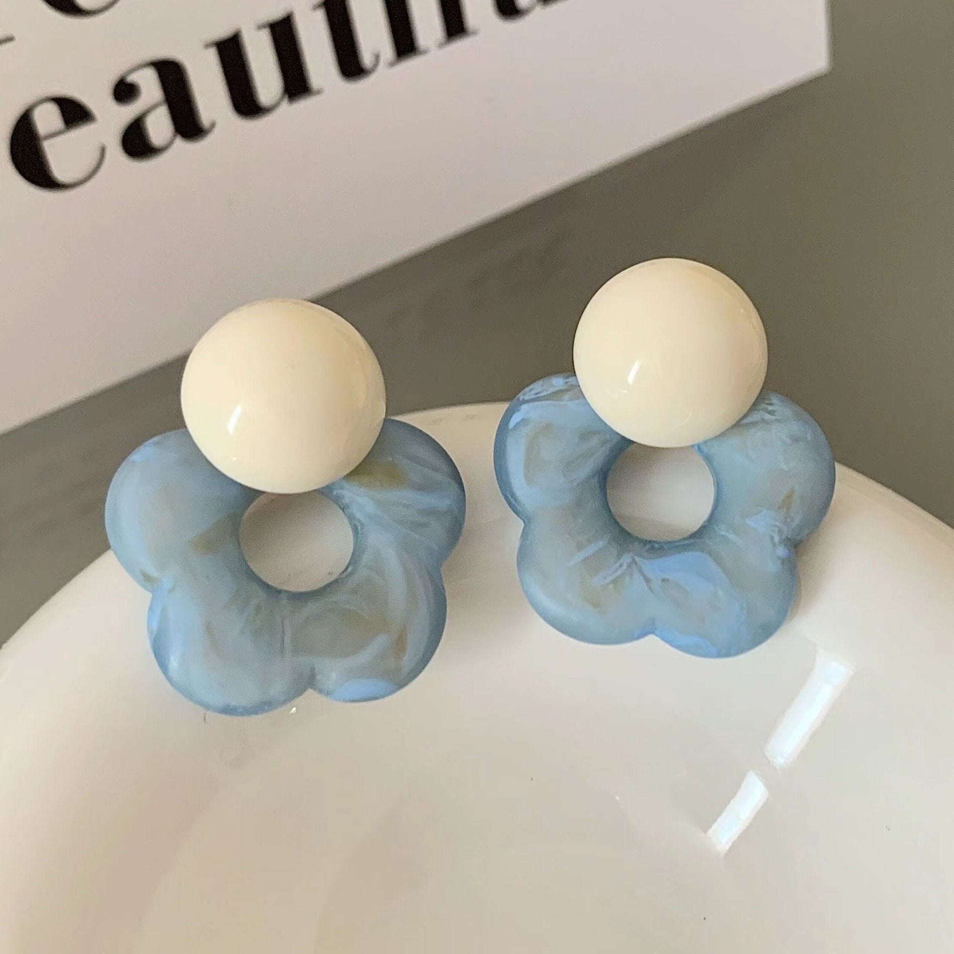 Charming Earring for Any Occasion