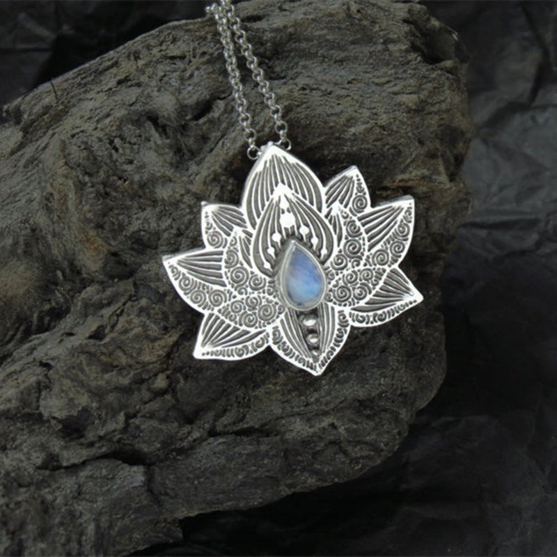 Classic Silver Necklace with Timeless Appeal