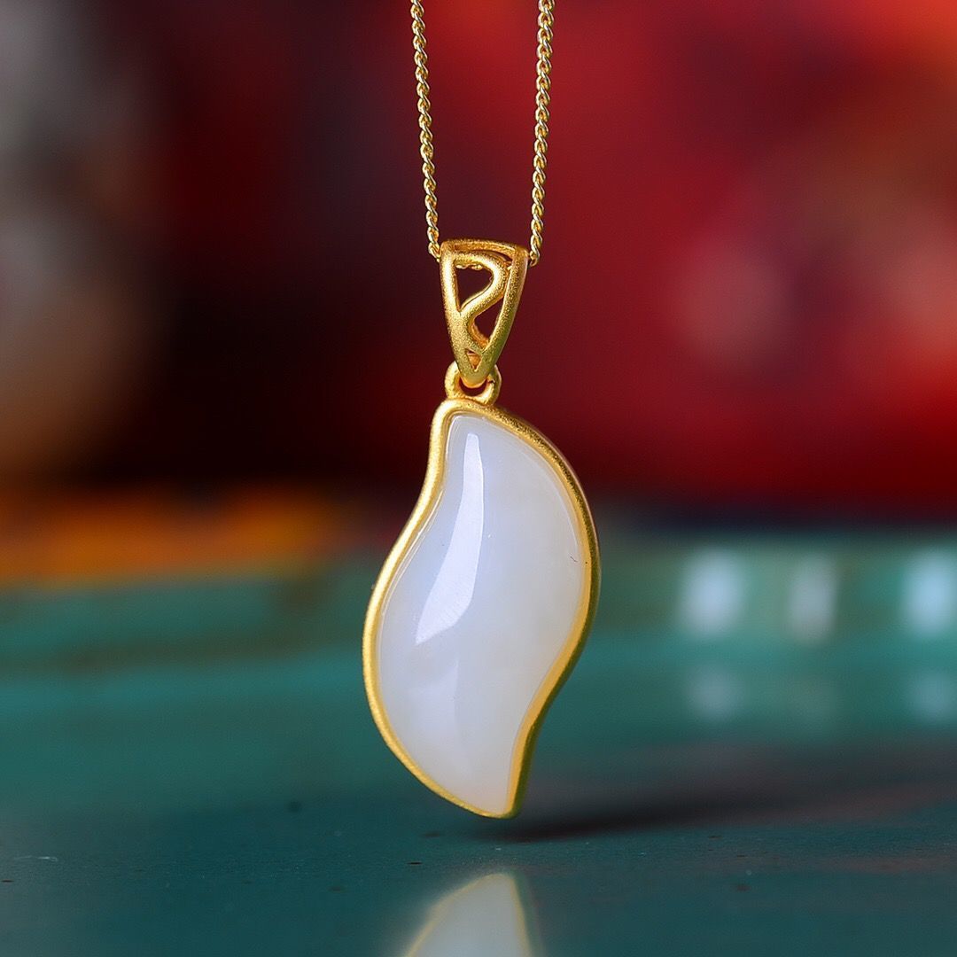 Beautiful Gold Pendant with Unique Style