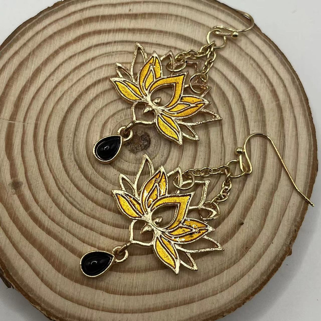 Beautiful Gold Earring with Unique Style