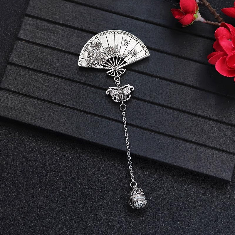 Charming Silver Pendant for Any Occasion