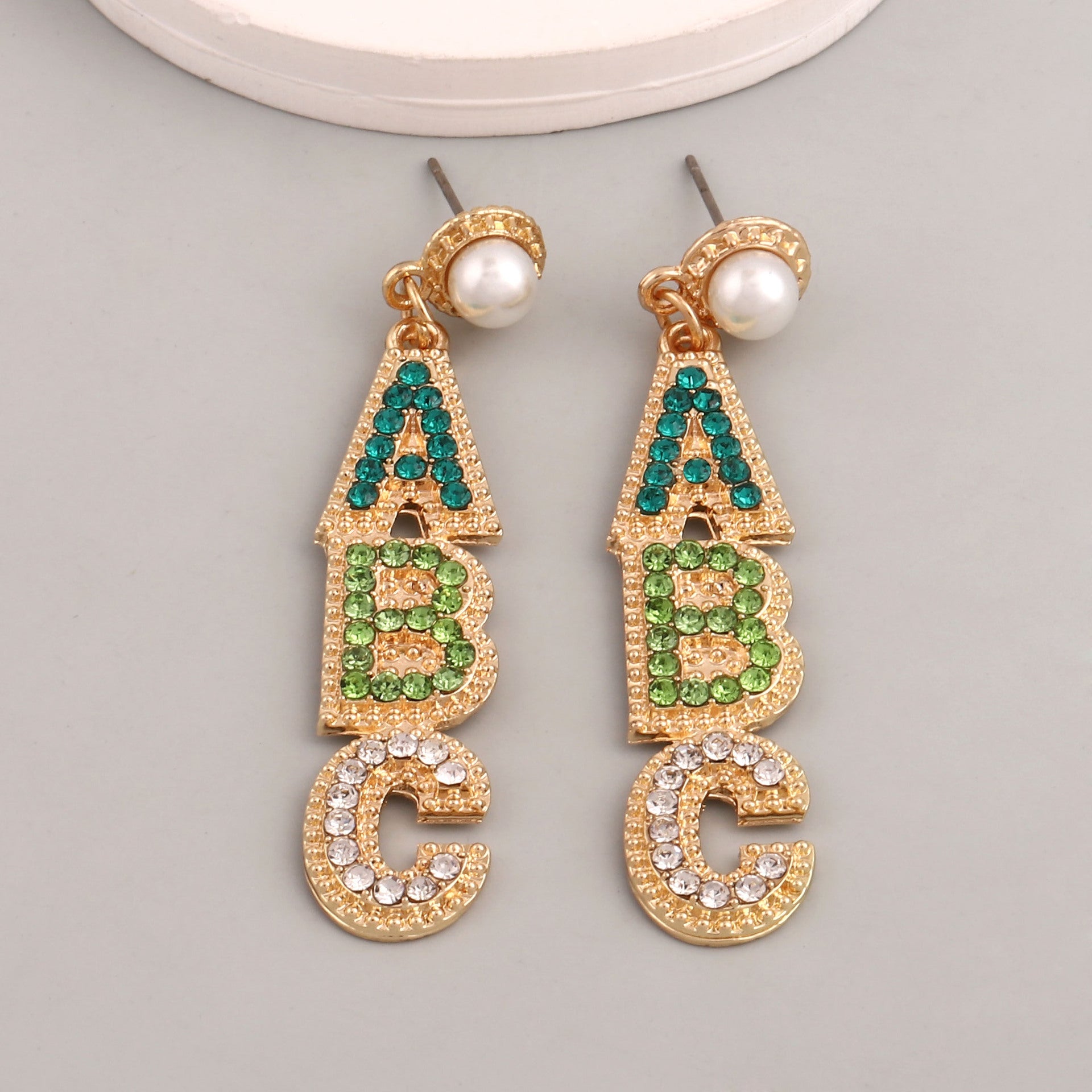 Charming Earring for Any Occasion