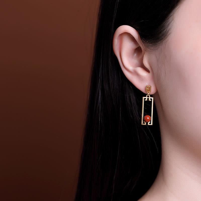 Charming Silver Earring for Any Occasion