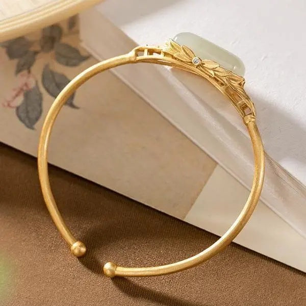 Charming Silver Bracelet for Any Occasion