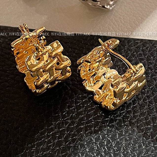 Classic Earring with Timeless Appeal