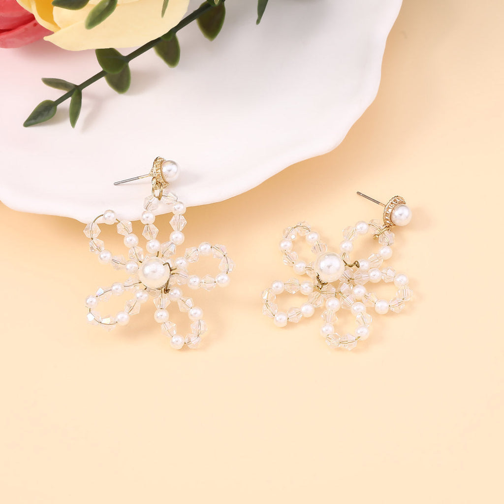 Classic Pearl Earring with Timeless Appeal
