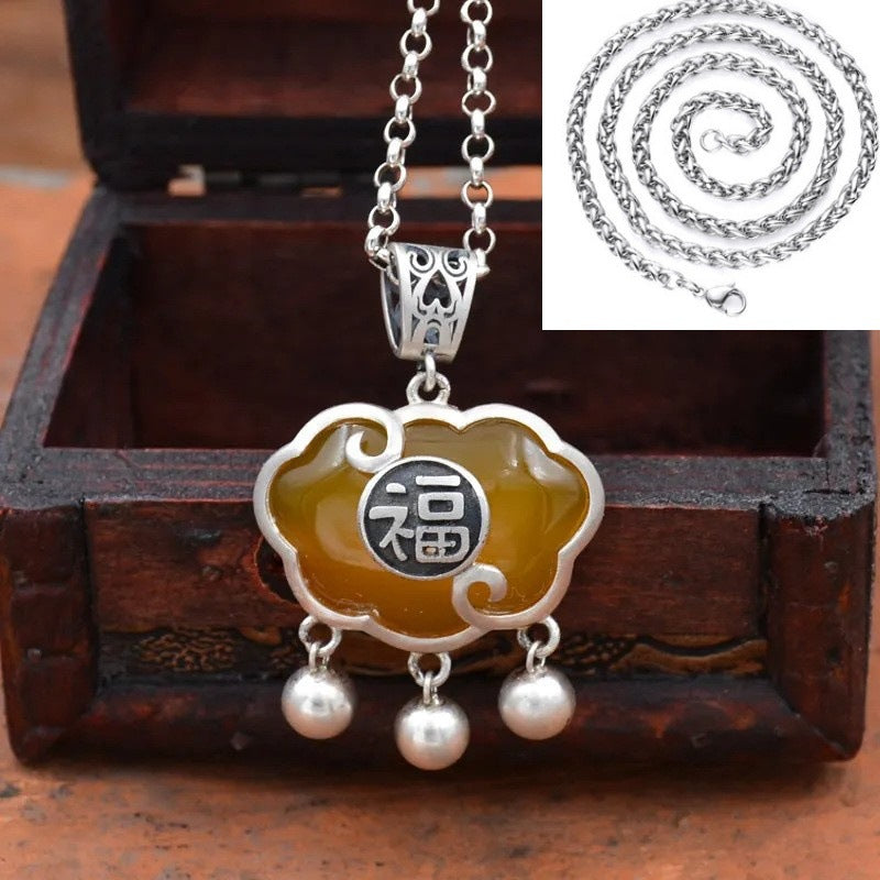 Beautiful Silver Necklace with Unique Style