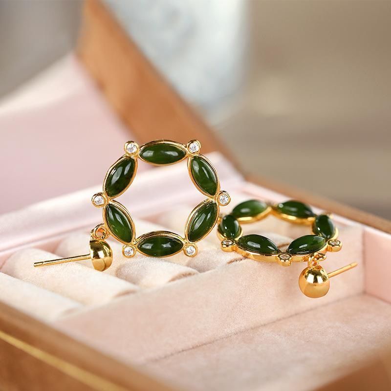 Romantic Gold Earring for Special Moments