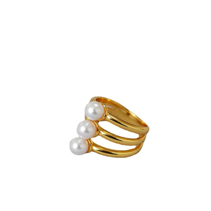 Classic Gold Ring with Timeless Appeal