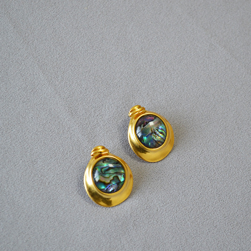 Charming Gold Earring for Any Occasion