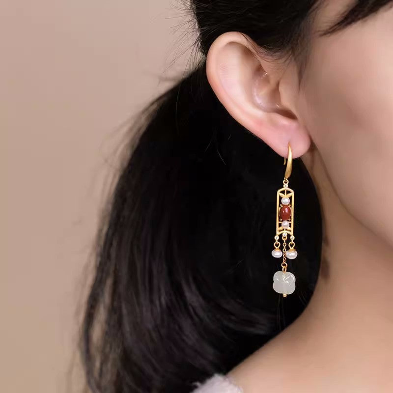 Stunning Gold Earring for Daily Wear