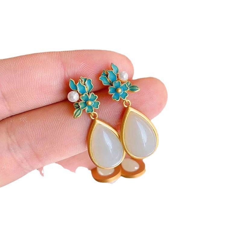 Beautiful Gold Earring with Unique Style