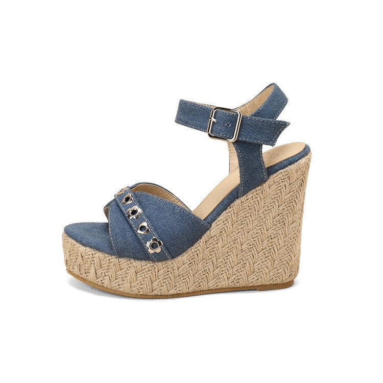 Graceful Orthopedic Sandals for Modern Look