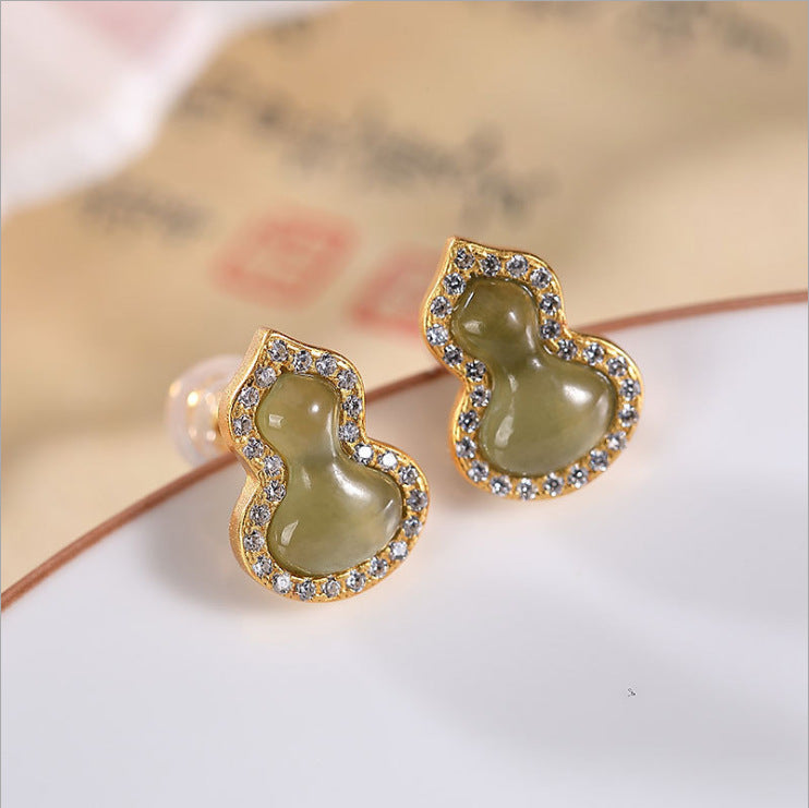 Classic Gold Earring with Timeless Appeal