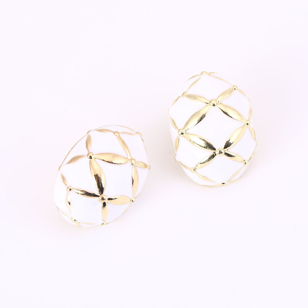 Classic Earring with Timeless Appeal