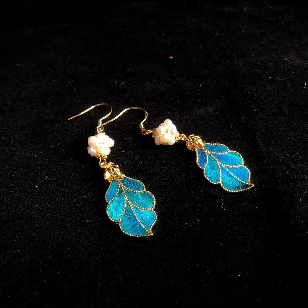 Classic Pearl Earring with Timeless Appeal
