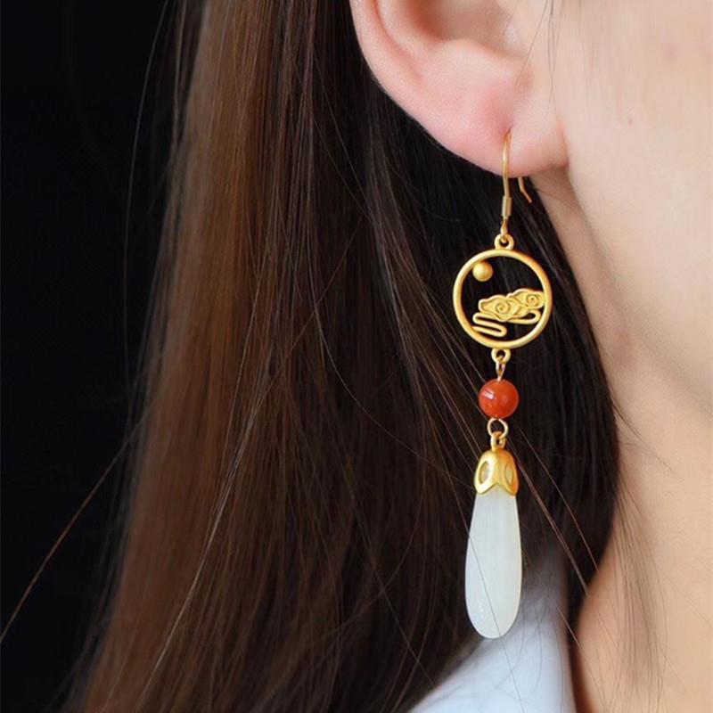 Romantic Gold Earring for Special Moments