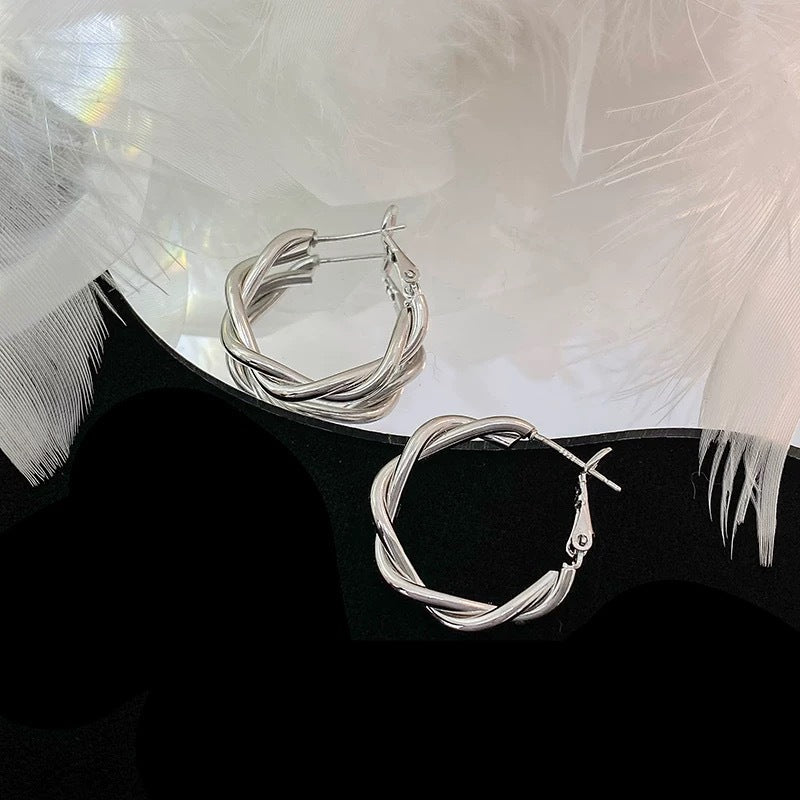 Charming Silver Earring for Any Occasion