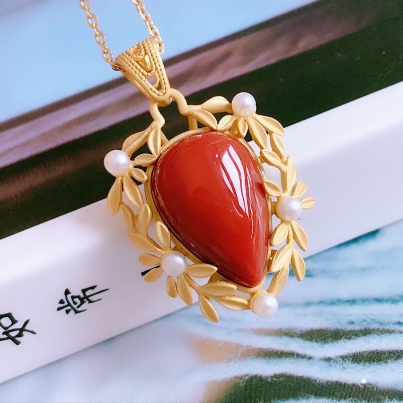 Romantic Silver Necklace for Special Moments