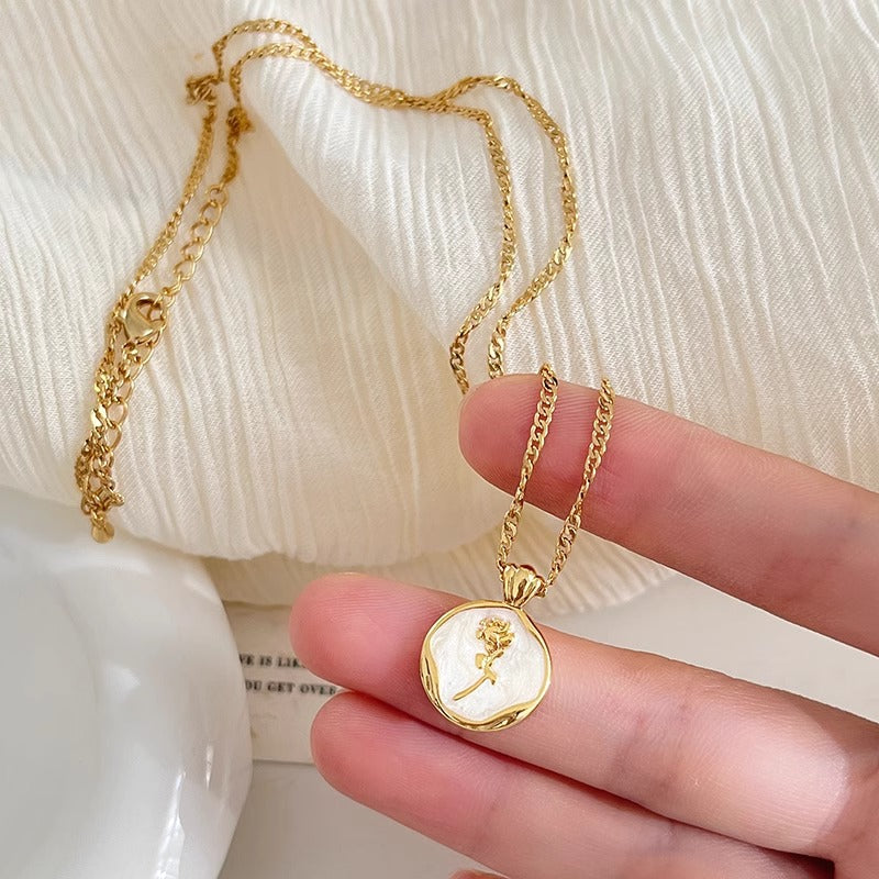 Classic Gold Necklace with Timeless Appeal