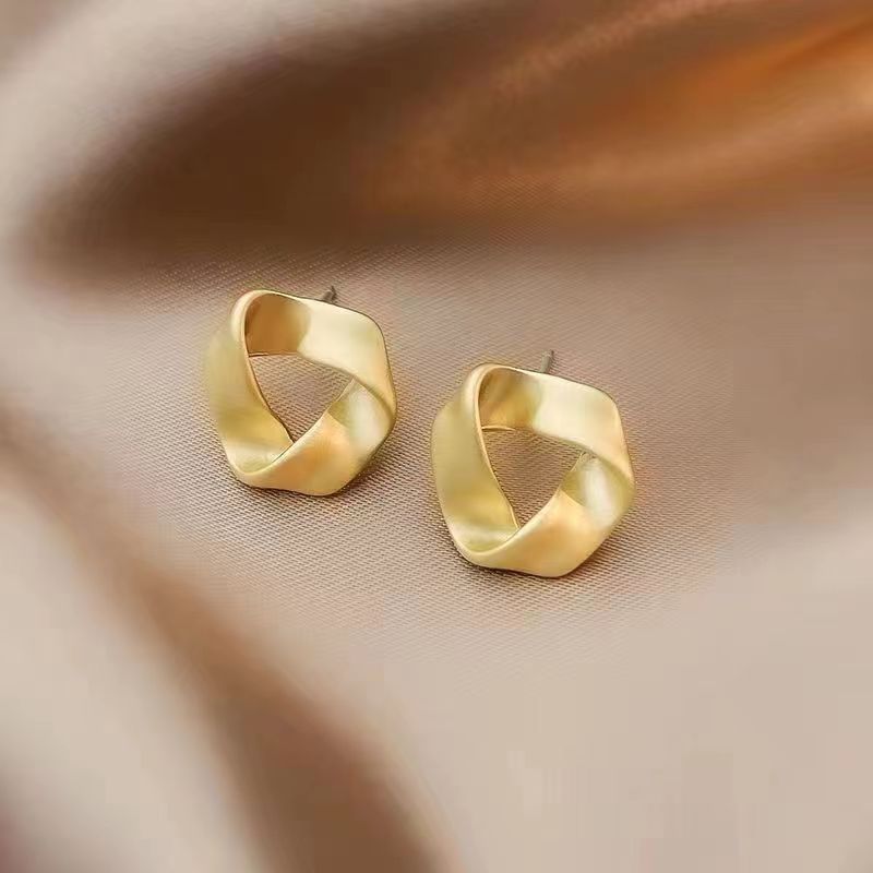 Stunning Gold Earring for Daily Wear
