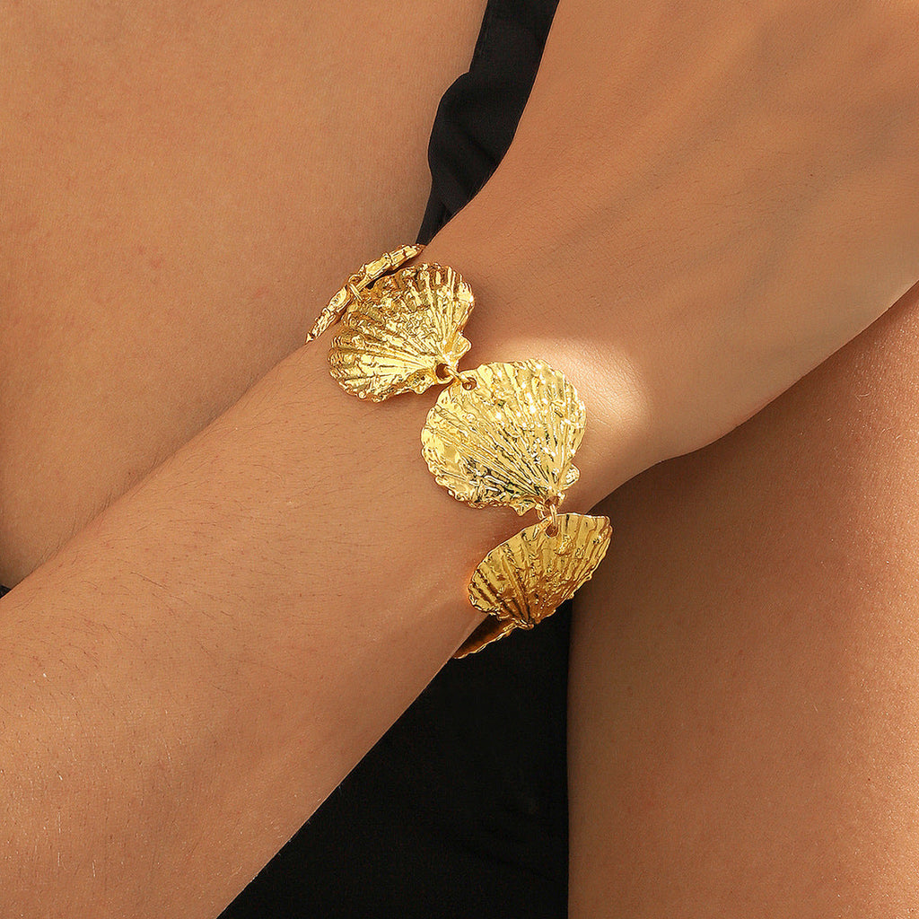 Charming Gold Bracelet for Any Occasion