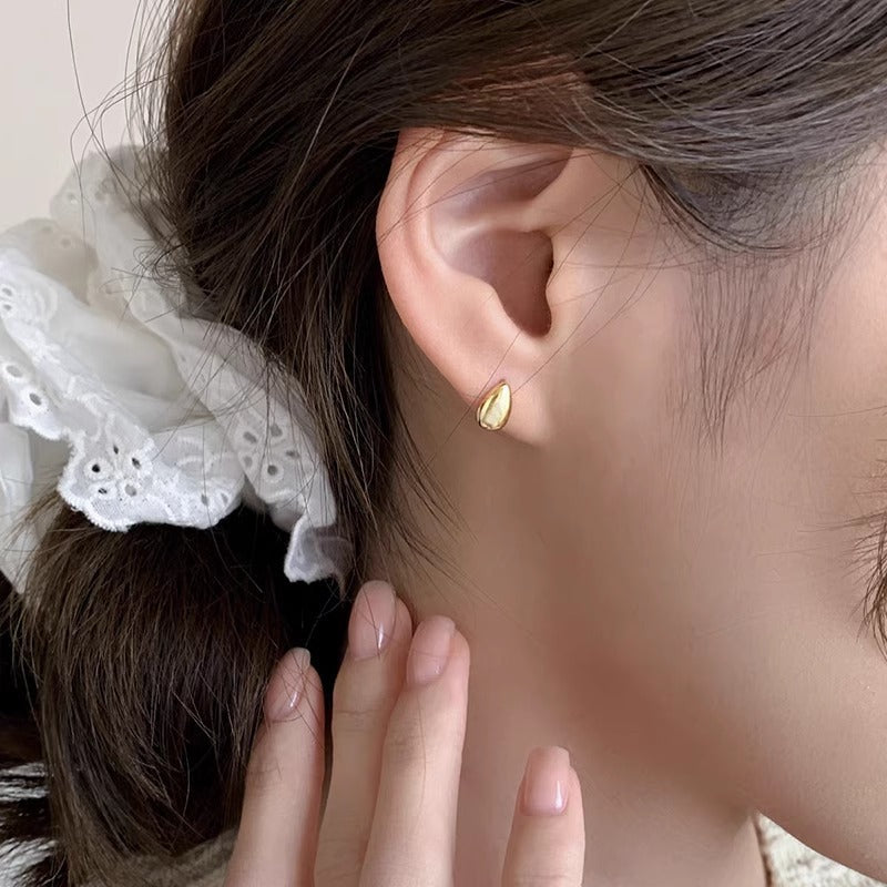 Romantic Gold Earring for Special Moments