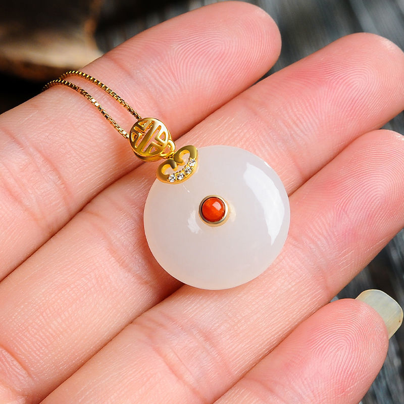 Beautiful Silver Necklace with Unique Style