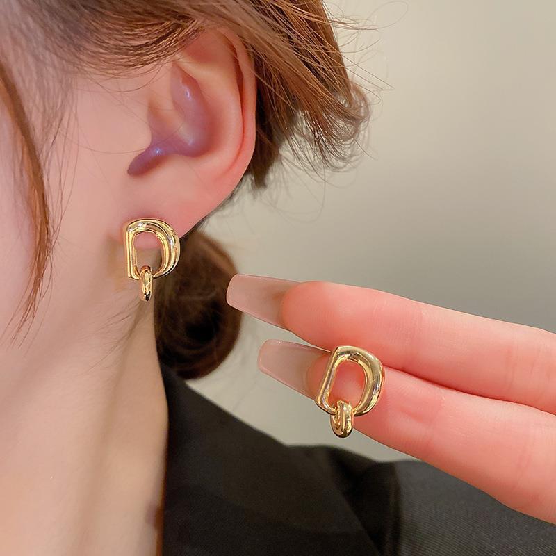 Charming Earring for Any Occasion