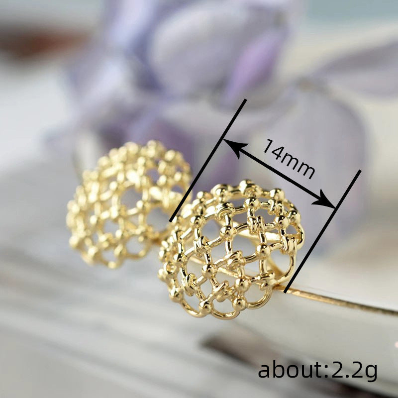 Charming Gold Earring for Any Occasion