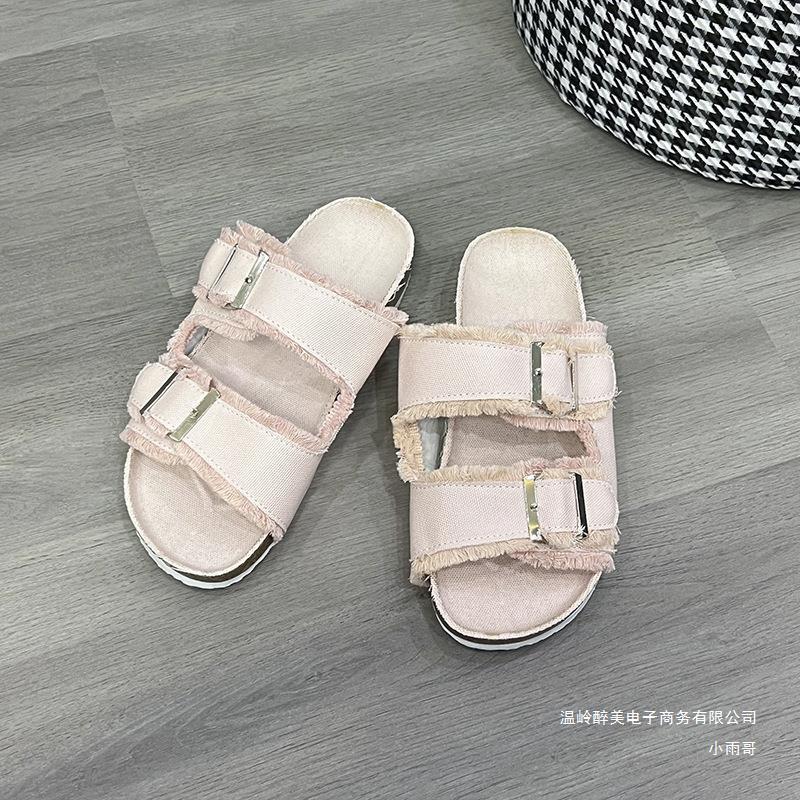 Graceful Orthopedic Sandals for Modern Look