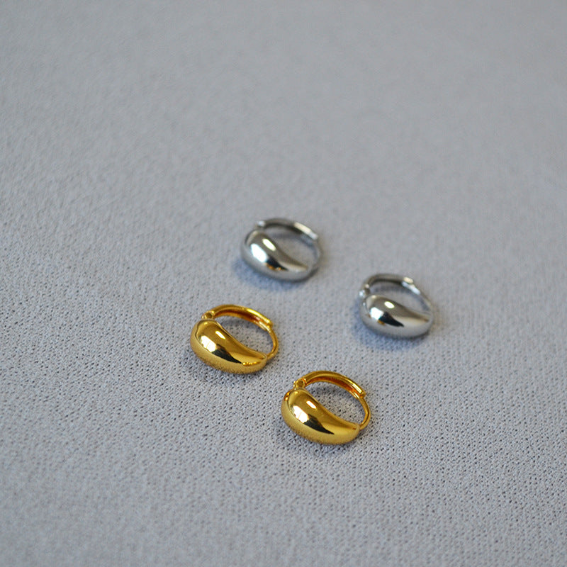Classic Gold Earring with Timeless Appeal