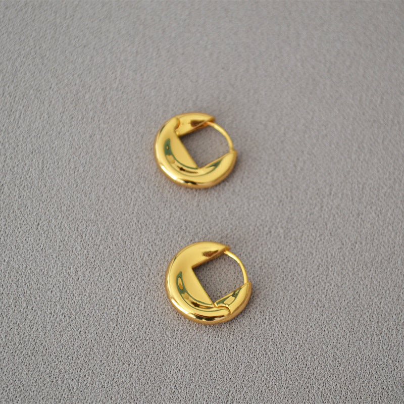Classic Gold Earring with Timeless Appeal