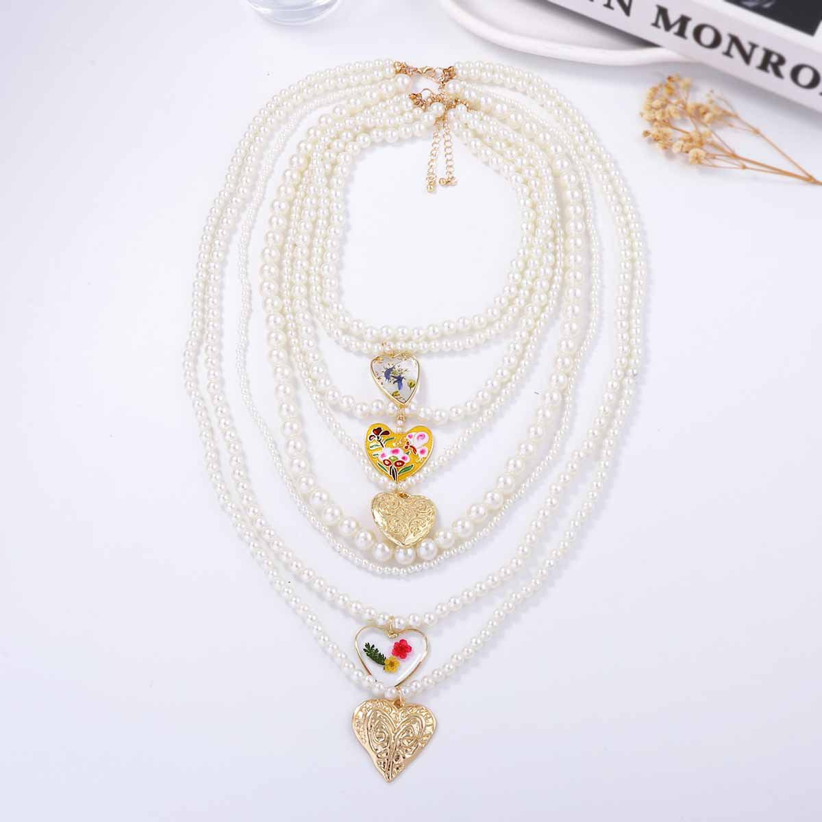 Beautiful Pearl Necklace with Unique Style