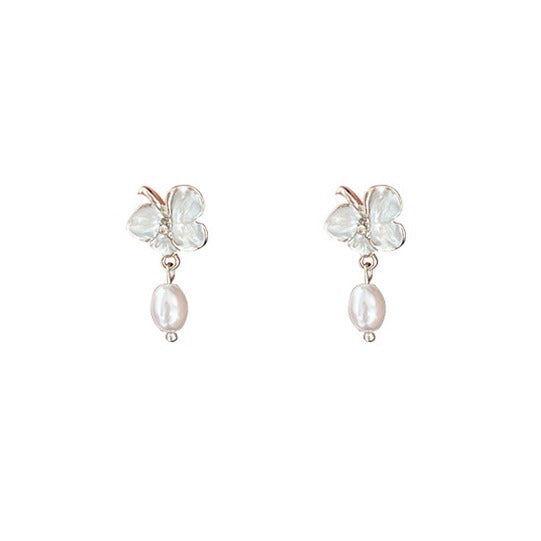 Classic Pearl Earring with Timeless Appeal