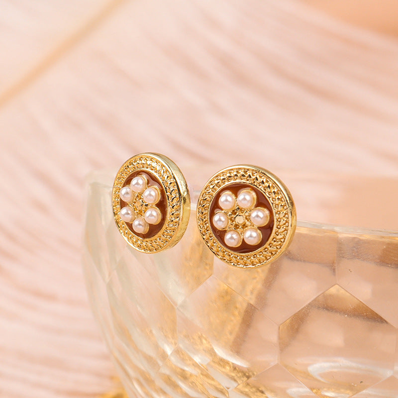 Classic Pearl Earring with Timeless Appeal