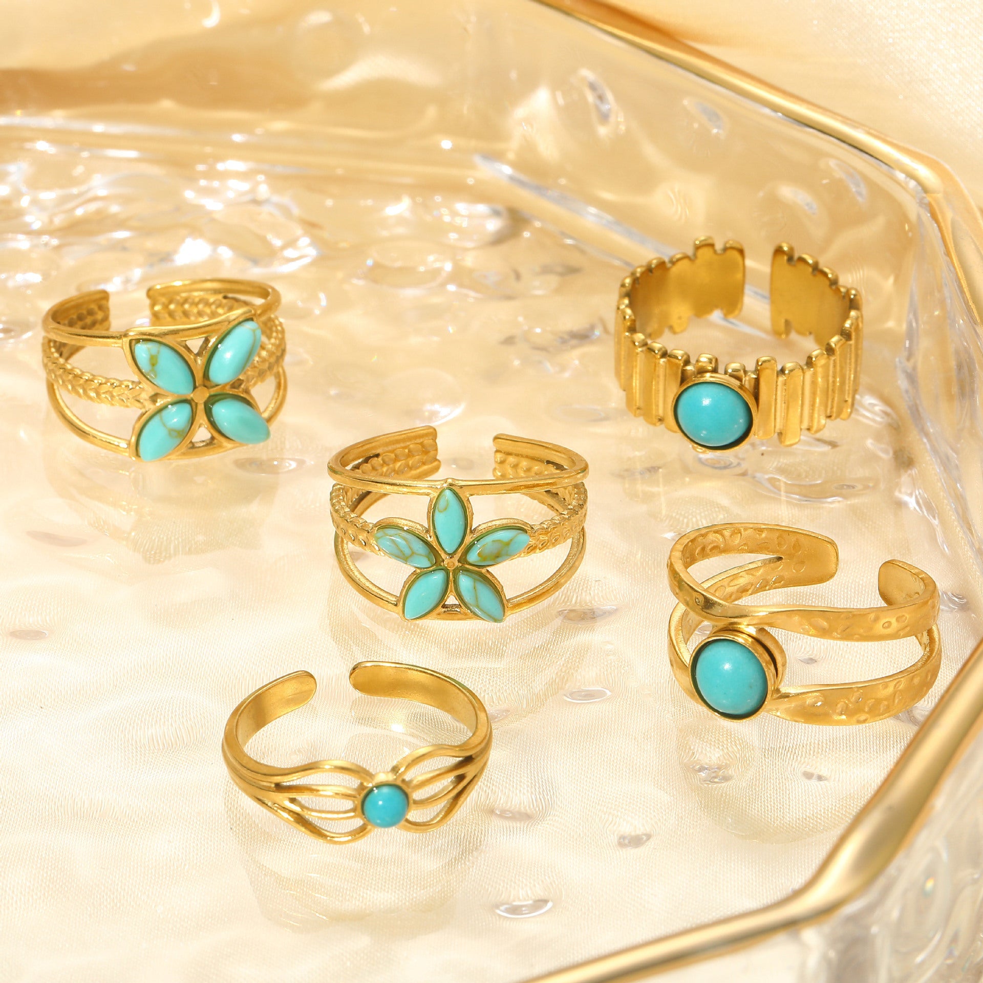 Classic Gold Bracelet with Timeless Appeal