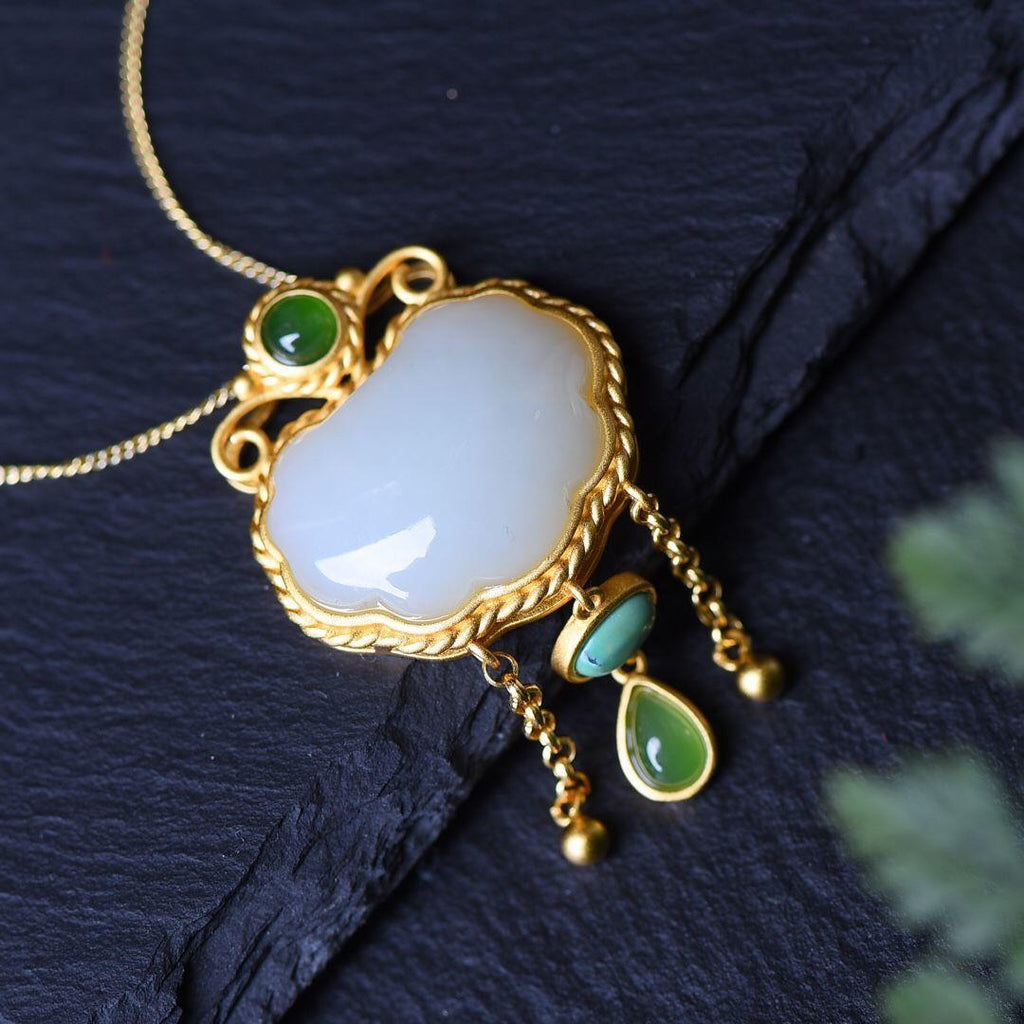 Stunning Silver Pendant for Daily Wear