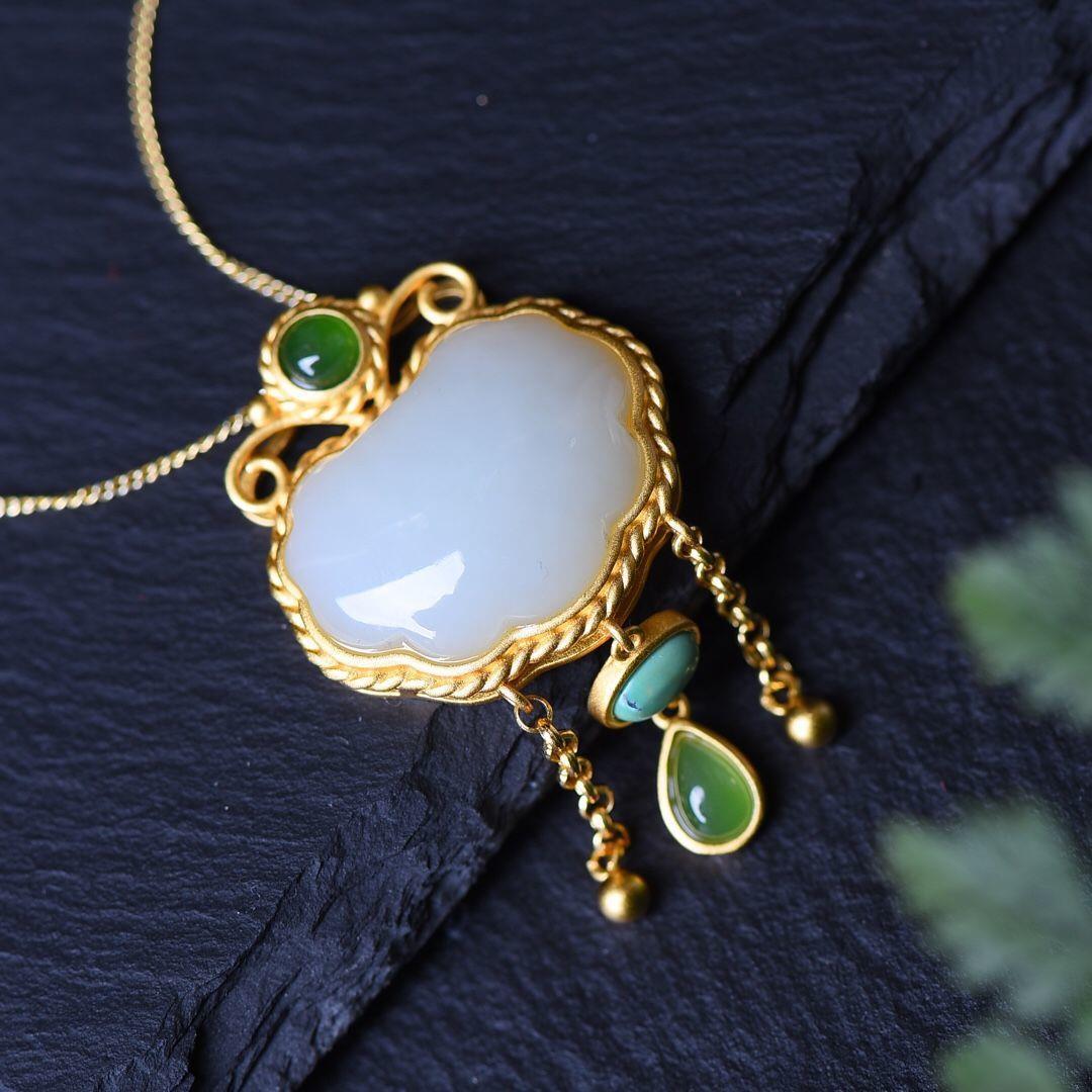 Stunning Silver Pendant for Daily Wear