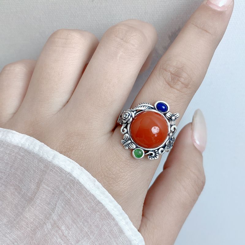 Classic Silver Ring with Timeless Appeal