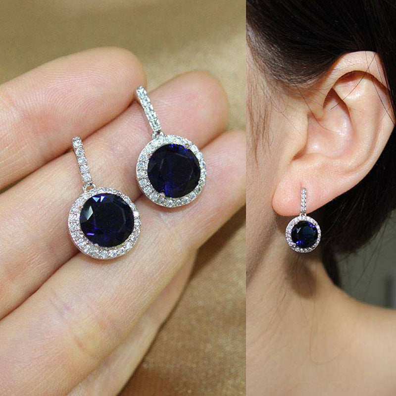 Charming Earring for Any Occasion