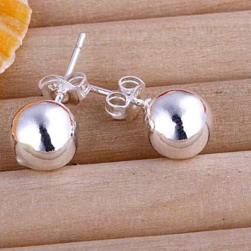 Beautiful Gold Earring with Unique Style