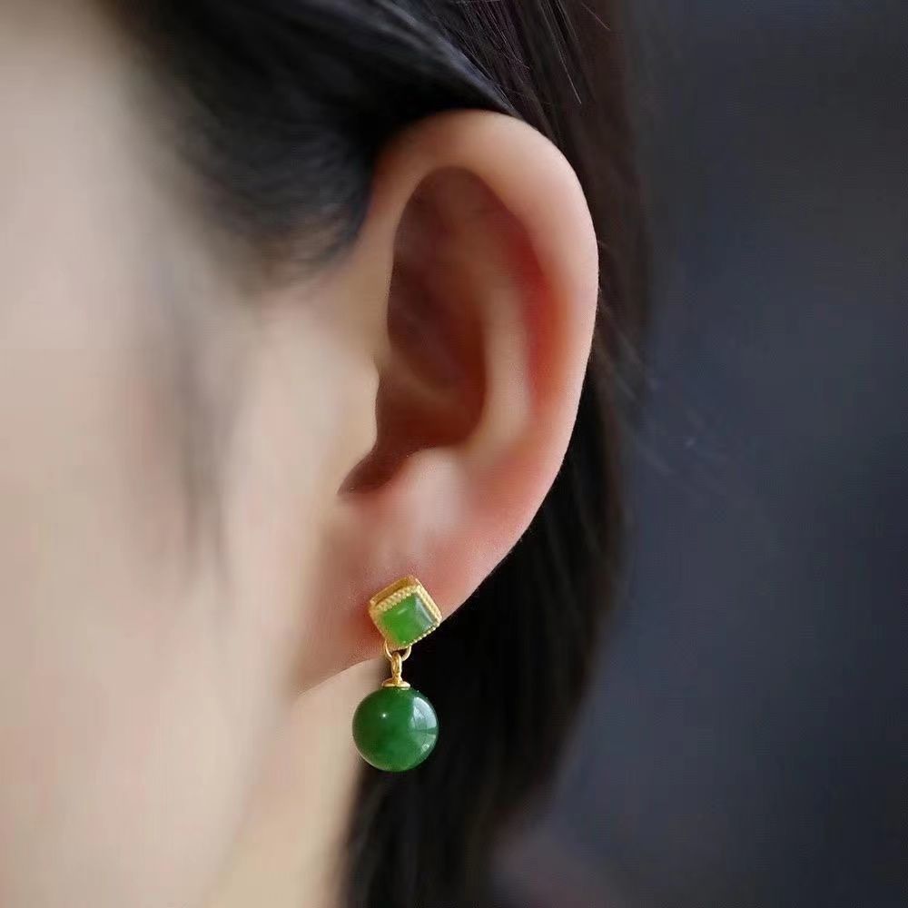 Charming Silver Earring for Any Occasion