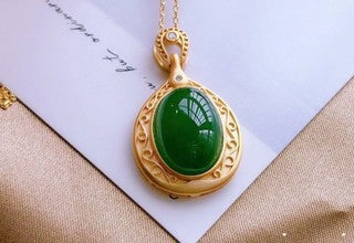 Romantic Gold Necklace for Special Moments