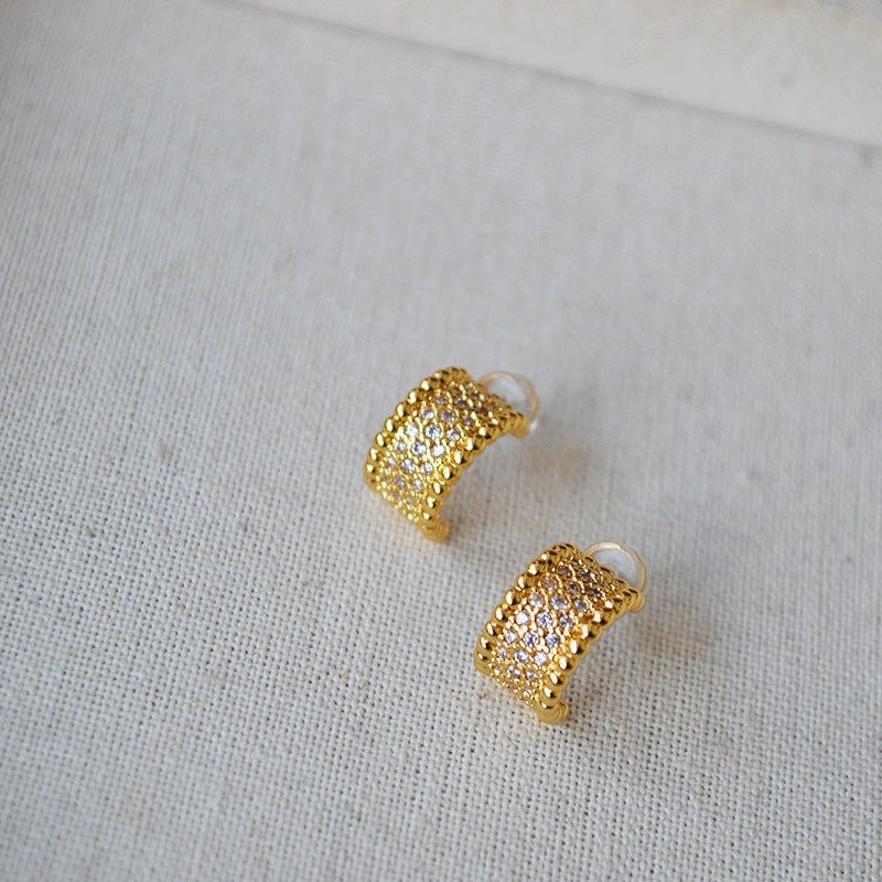 Romantic Silver Earring for Special Moments
