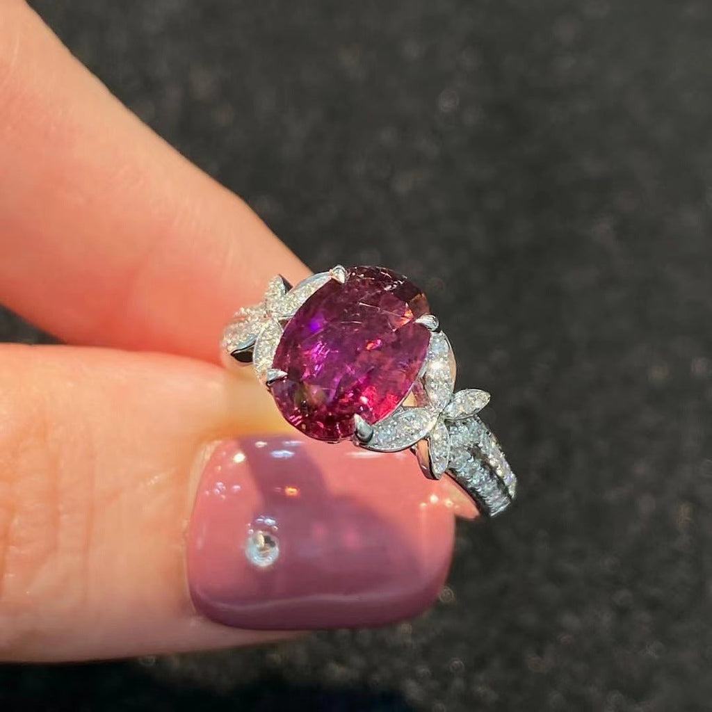 Classic Silver Ring with Timeless Appeal