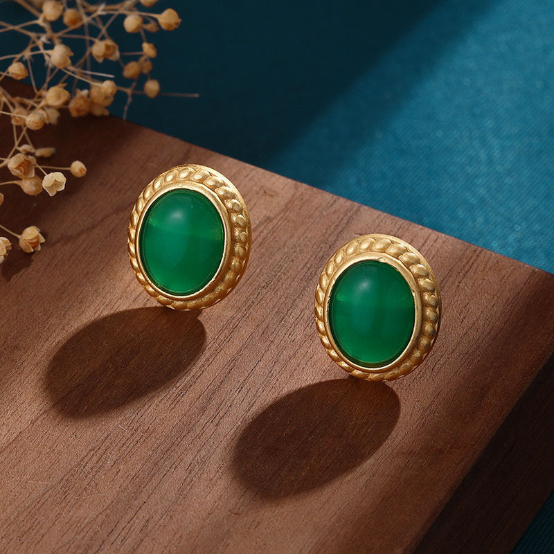 Charming Gold Earring for Any Occasion