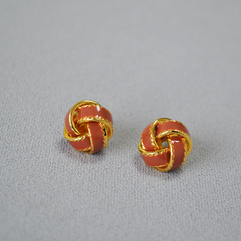 Beautiful Gold Earring with Unique Style