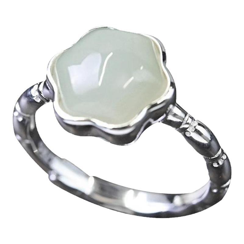 Classic Silver Ring with Timeless Appeal