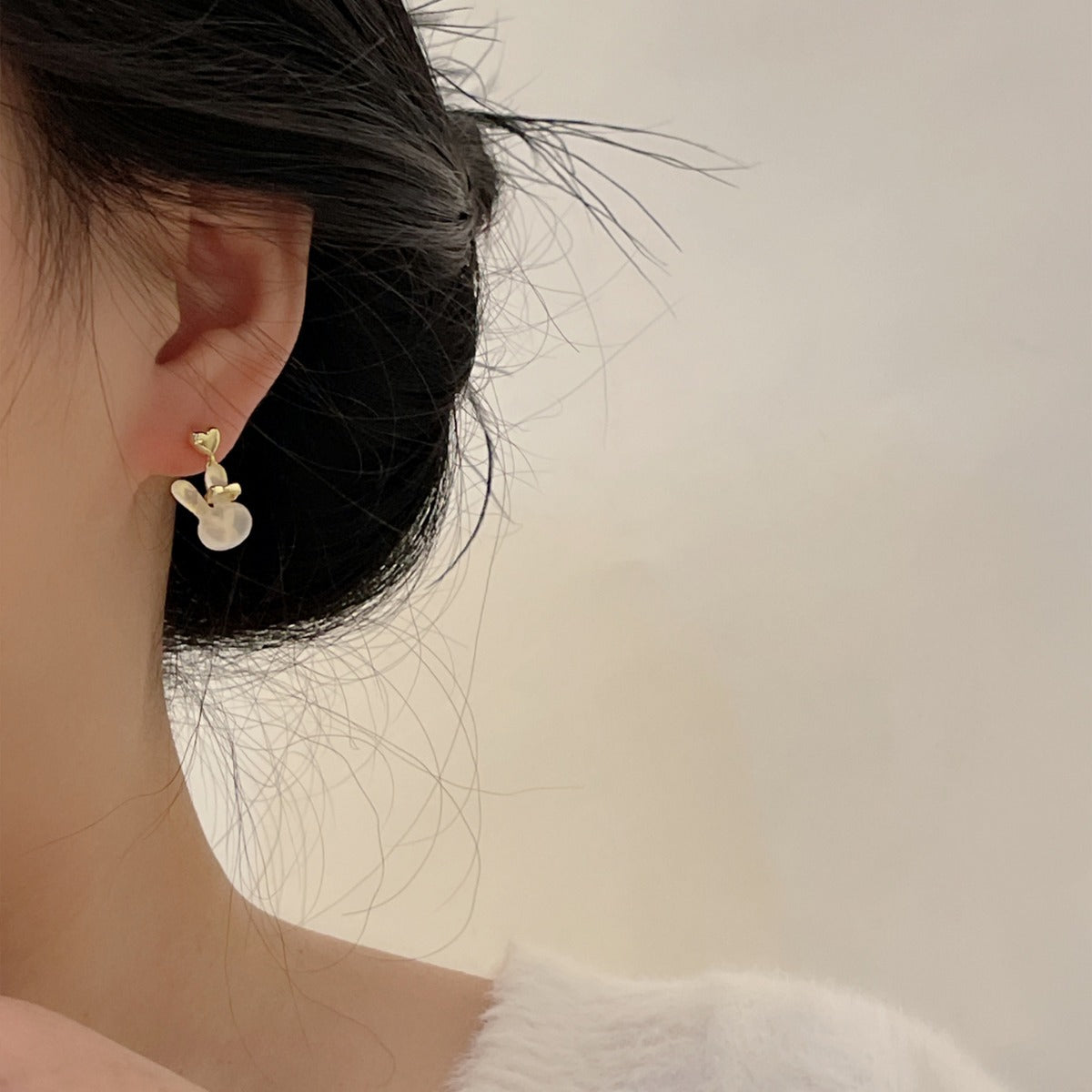 Charming Earring for Any Occasion